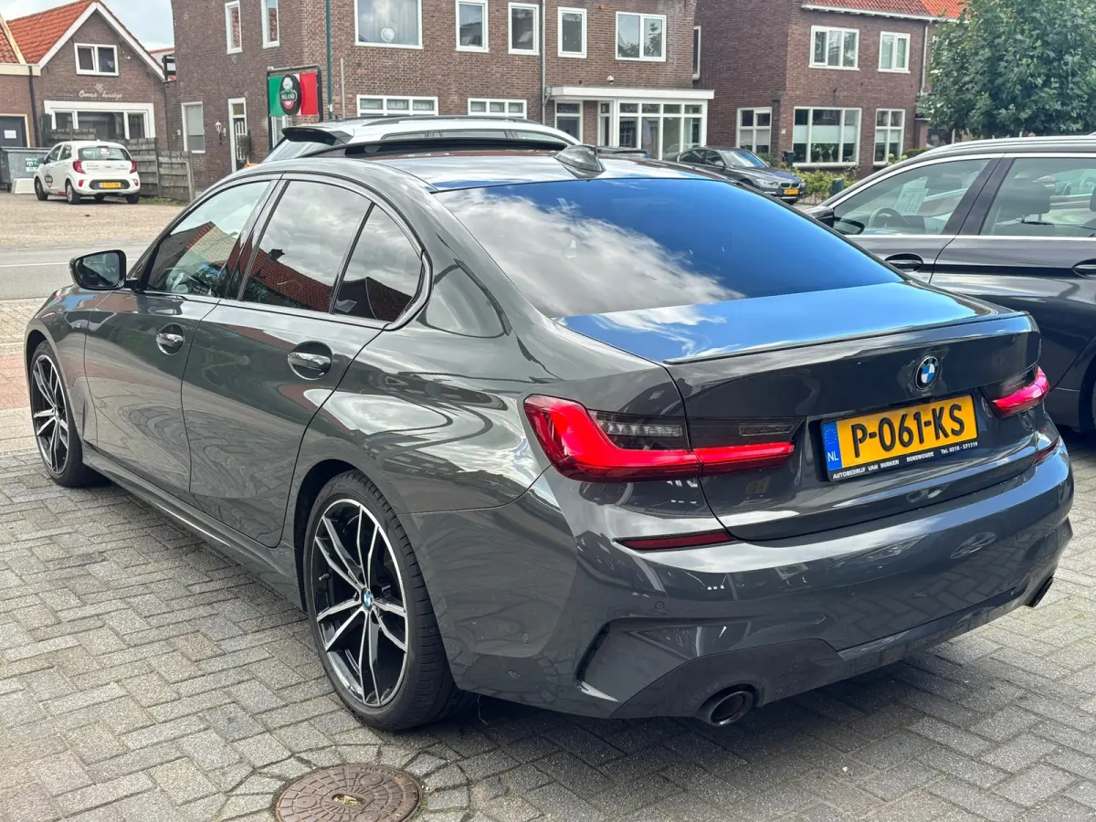 318i Business Edition, M-Sport, Schuifkanteldak, Individual kleur, Sportstoelen, Stoelverwarming,
