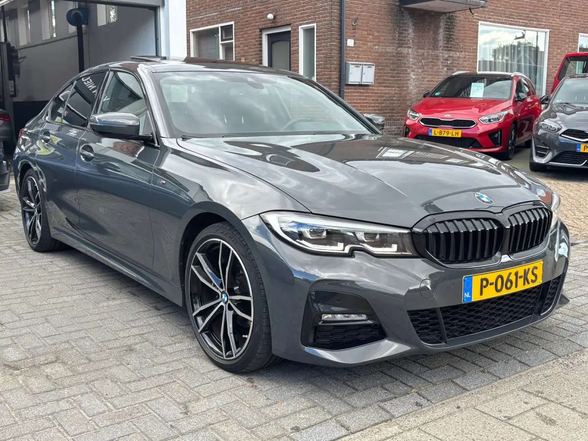318i Business Edition, M-Sport, Schuifkanteldak, Individual kleur, Sportstoelen, Stoelverwarming,
