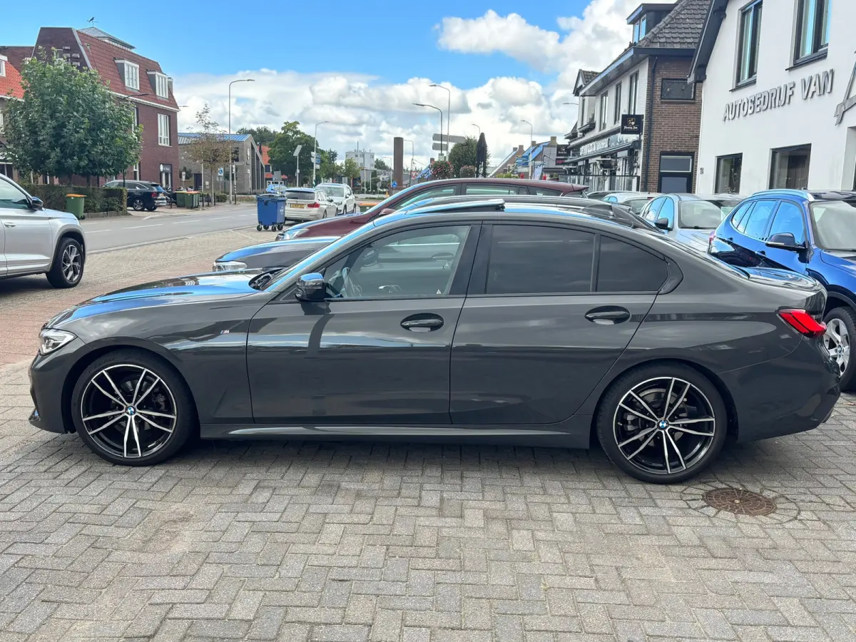 318i Business Edition, M-Sport, Schuifkanteldak, Individual kleur, Sportstoelen, Stoelverwarming,