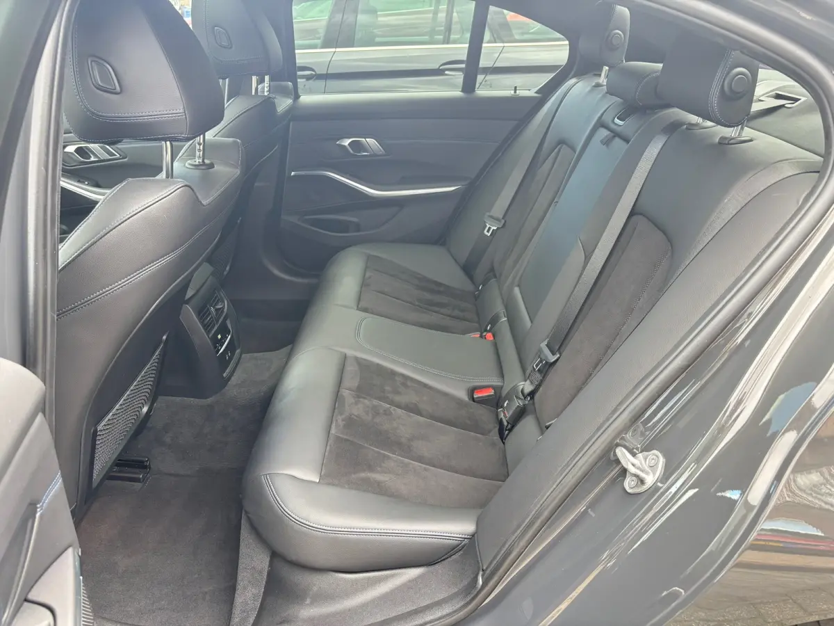 318i Business Edition, M-Sport, Schuifkanteldak, Individual kleur, Sportstoelen, Stoelverwarming,