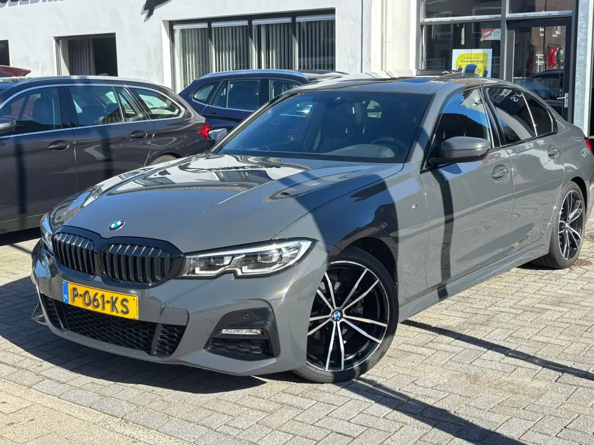 318i Business Edition, M-Sport, Schuifkanteldak, Individual kleur, Sportstoelen, Stoelverwarming,