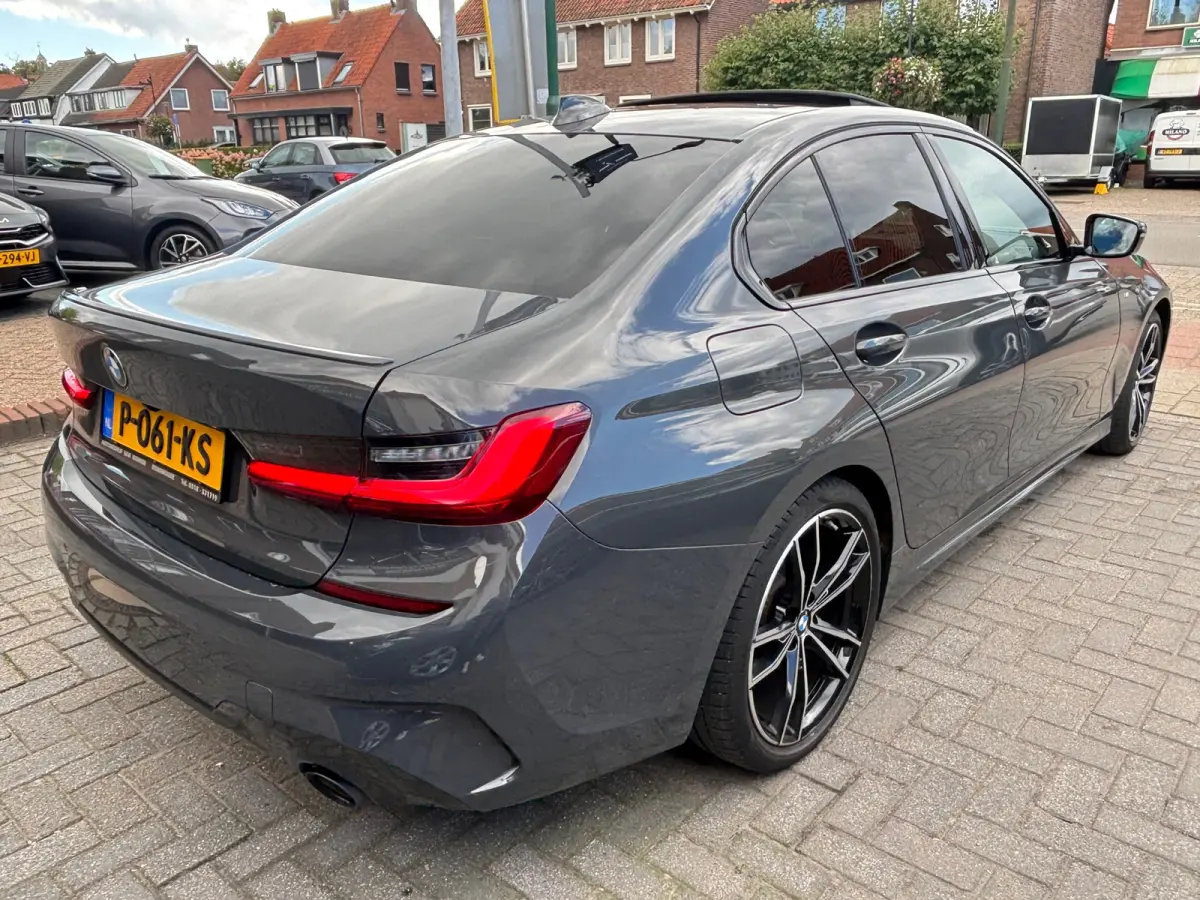318i Business Edition, M-Sport, Schuifkanteldak, Individual kleur, Sportstoelen, Stoelverwarming,