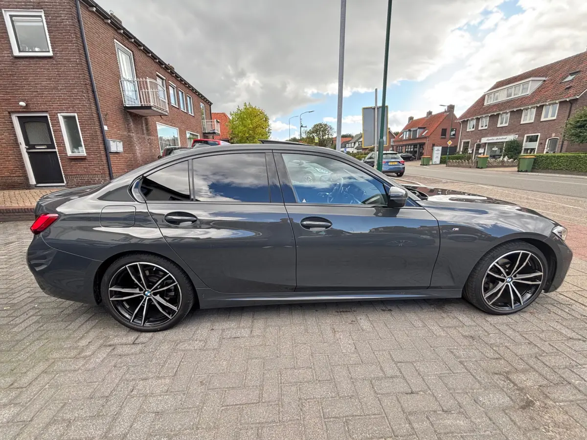 318i Business Edition, M-Sport, Schuifkanteldak, Individual kleur, Sportstoelen, Stoelverwarming,
