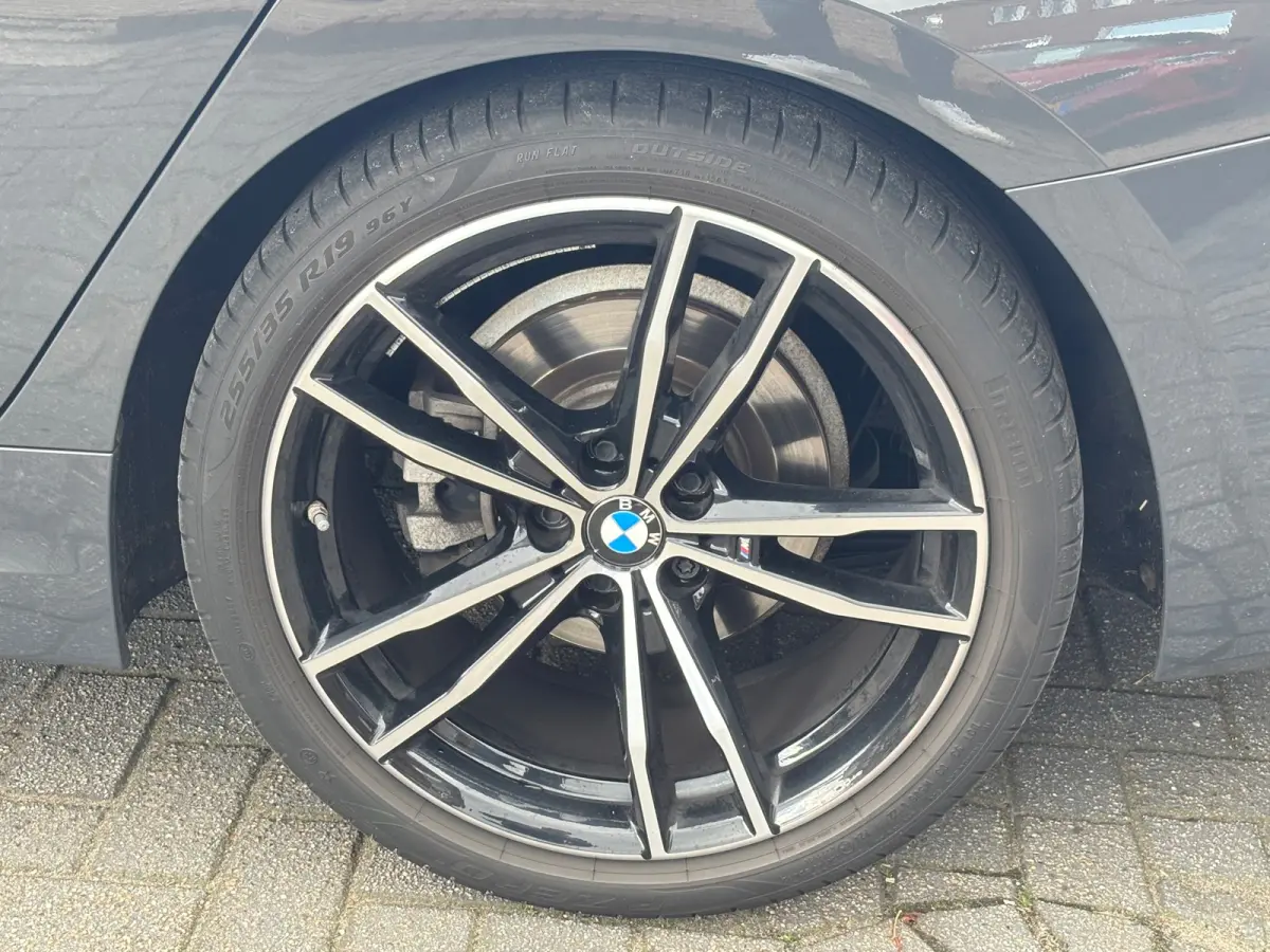 318i Business Edition, M-Sport, Schuifkanteldak, Individual kleur, Sportstoelen, Stoelverwarming,