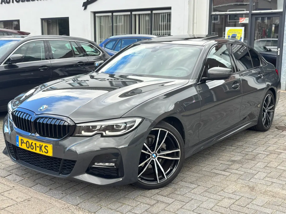 318i Business Edition, M-Sport, Schuifkanteldak, Individual kleur, Sportstoelen, Stoelverwarming,