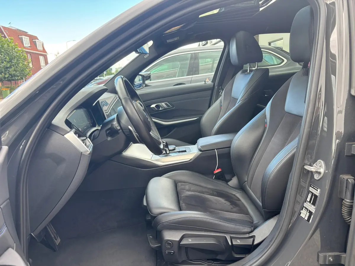 318i Business Edition, M-Sport, Schuifkanteldak, Individual kleur, Sportstoelen, Stoelverwarming,