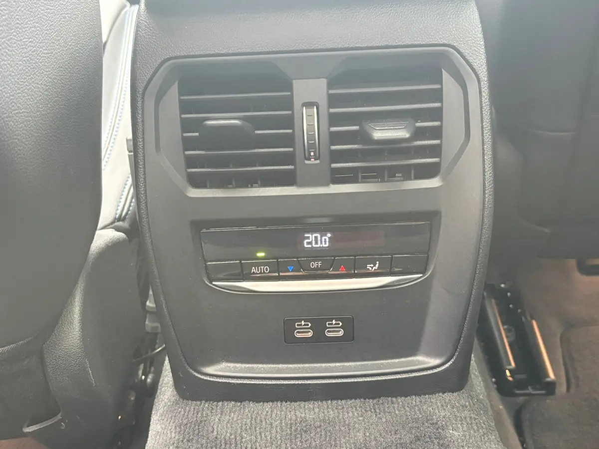 318i Business Edition, M-Sport, Schuifkanteldak, Individual kleur, Sportstoelen, Stoelverwarming,