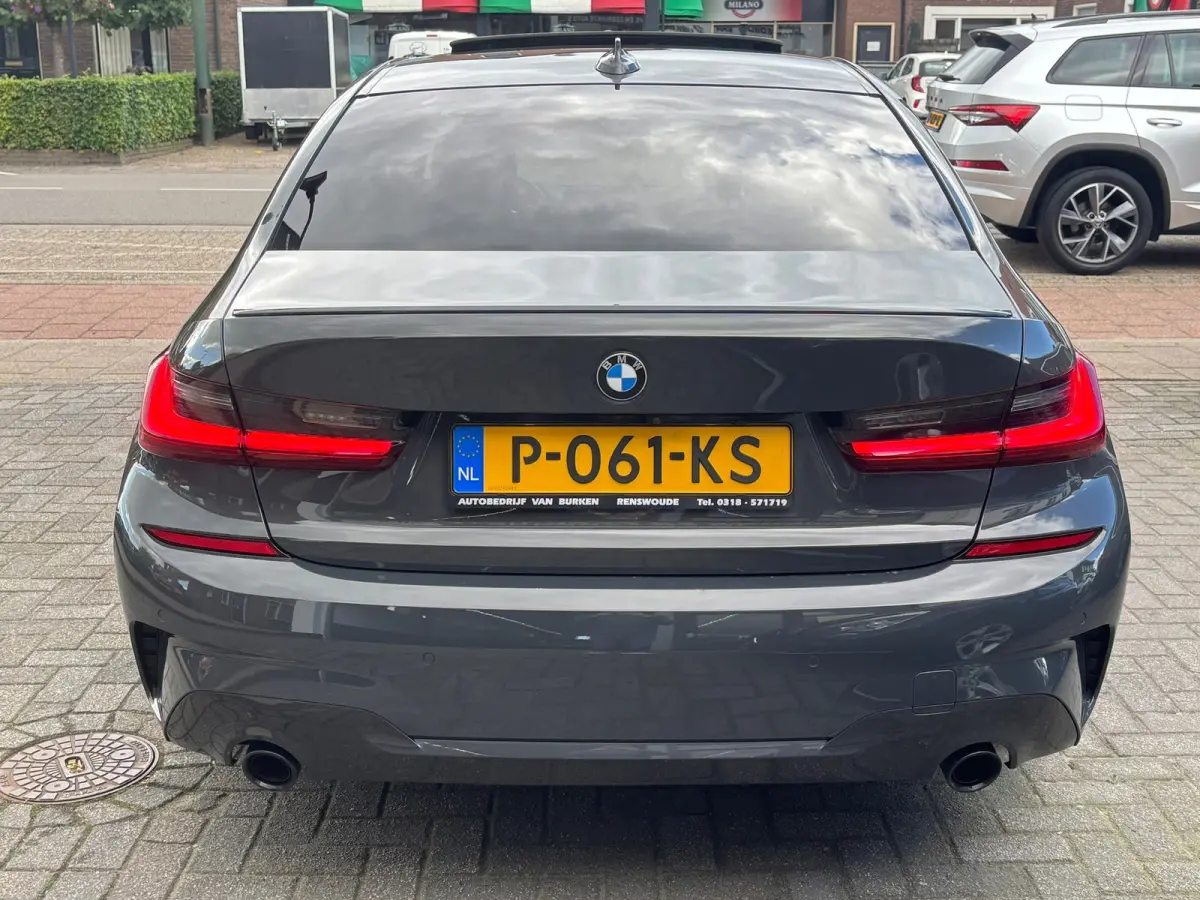 318i Business Edition, M-Sport, Schuifkanteldak, Individual kleur, Sportstoelen, Stoelverwarming,