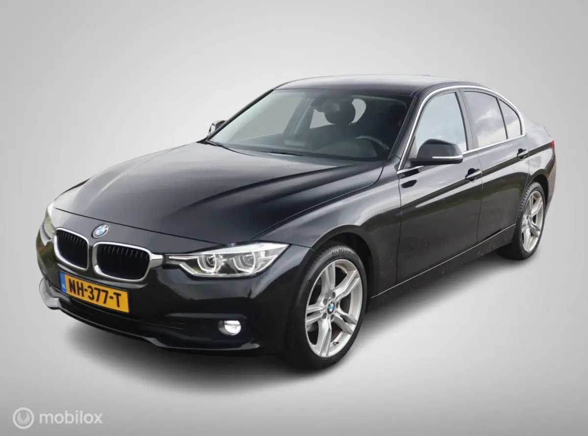 318i Executive LED|18" LMV| CarPlay|LED|Navi|Donker Glas|Chroom