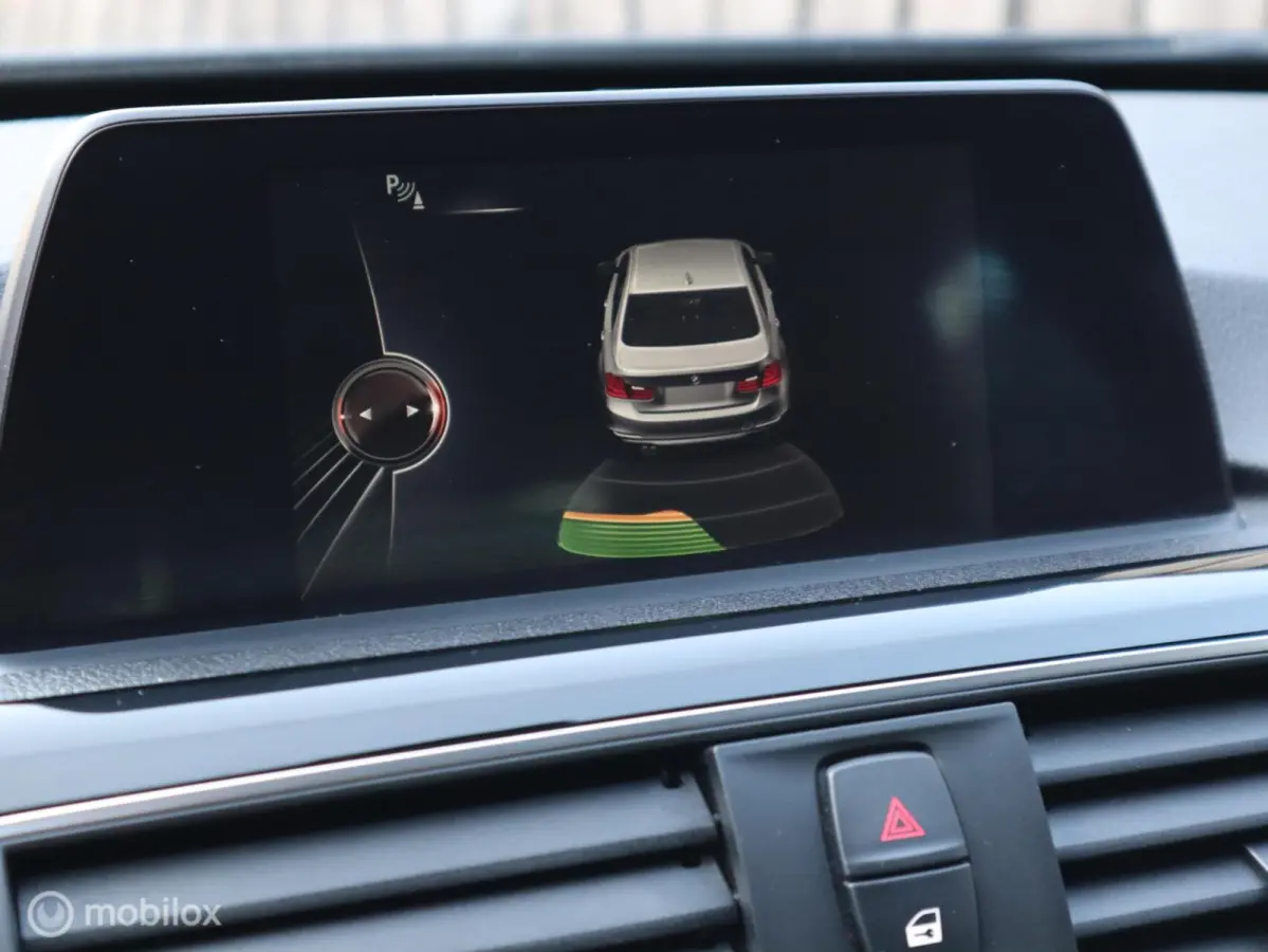 318i Executive LED|18" LMV| CarPlay|LED|Navi|Donker Glas|Chroom