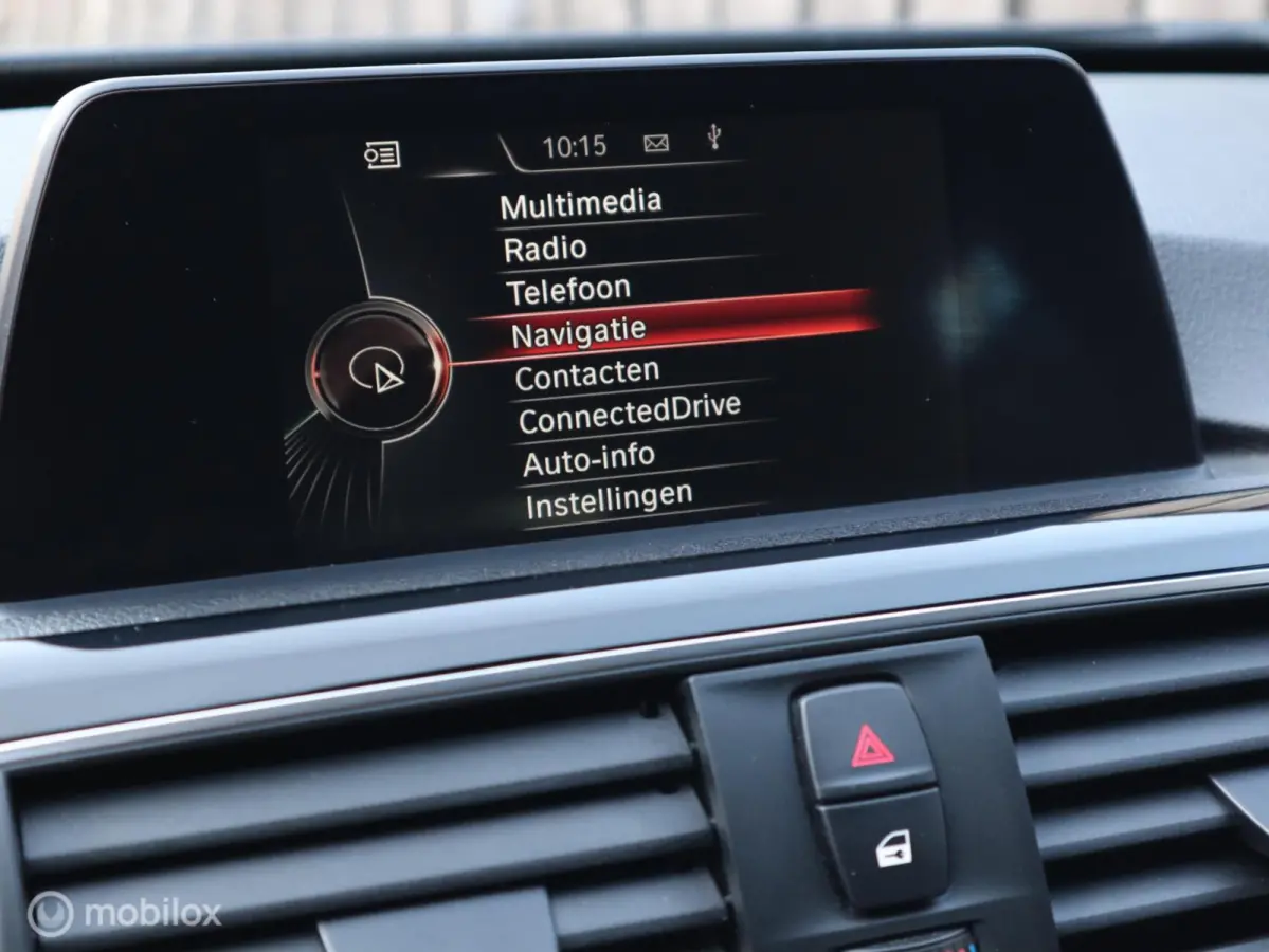 318i Executive LED|18" LMV| CarPlay|LED|Navi|Donker Glas|Chroom