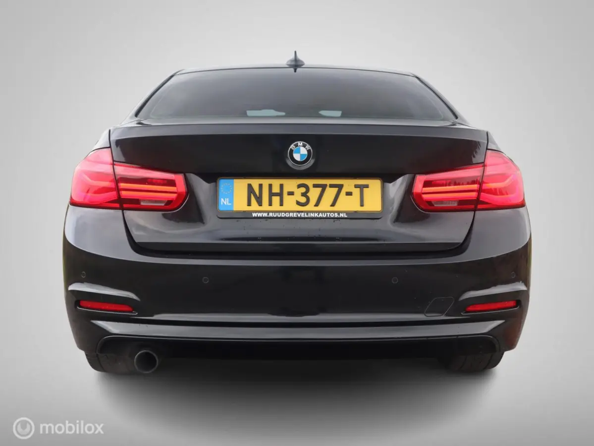 318i Executive LED|18" LMV| CarPlay|LED|Navi|Donker Glas|Chroom