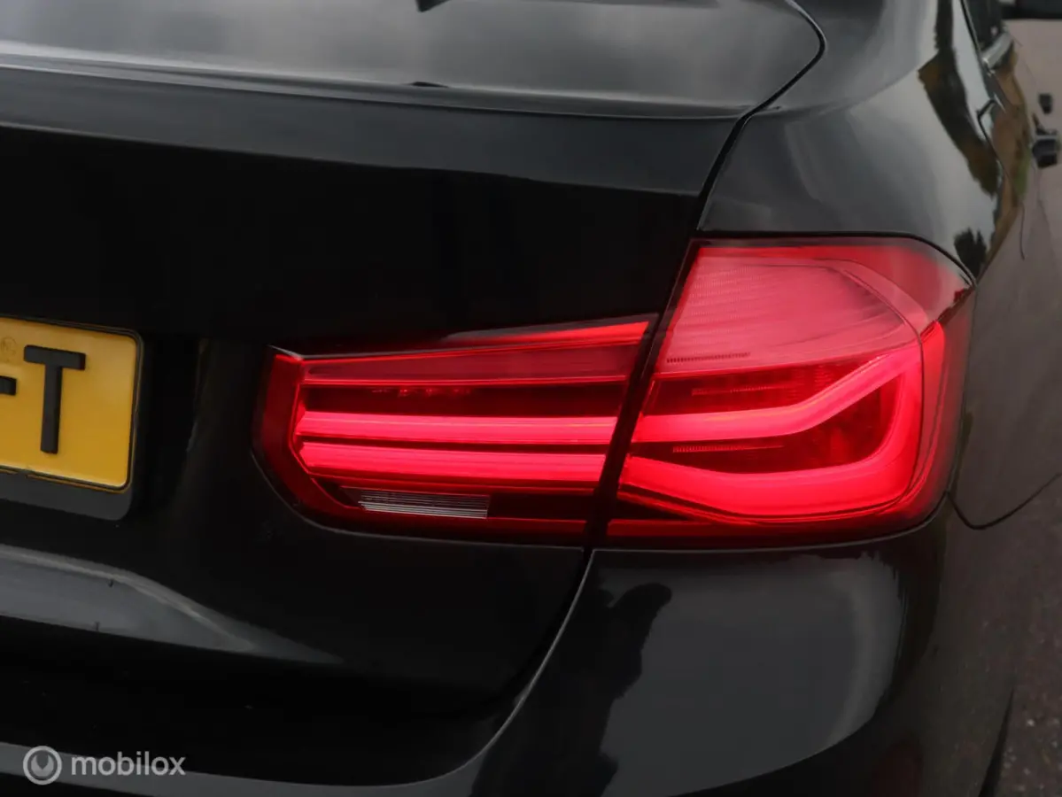 318i Executive LED|18" LMV| CarPlay|LED|Navi|Donker Glas|Chroom