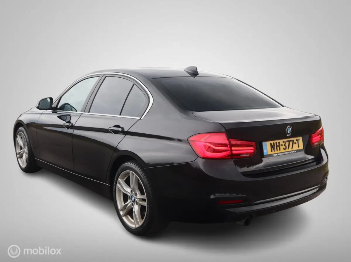 318i Executive LED|18" LMV| CarPlay|LED|Navi|Donker Glas|Chroom