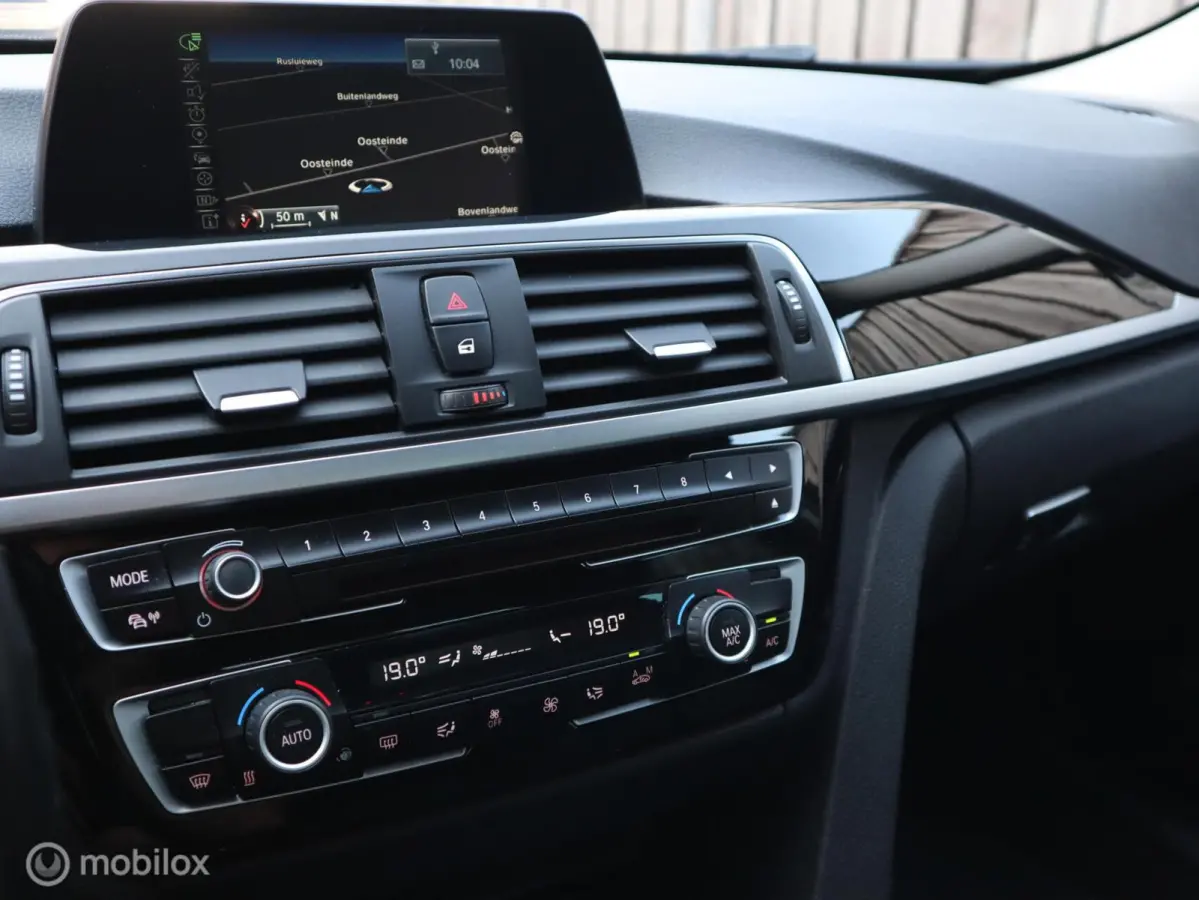 318i Executive LED|18" LMV| CarPlay|LED|Navi|Donker Glas|Chroom