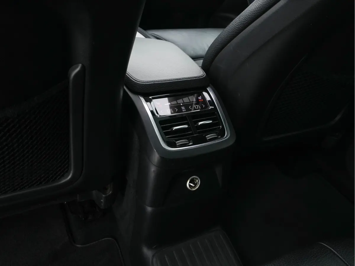 2.0 T8 Twin Engine Inscription AWD [ 7-Pers ] (INCL-BTW) Aut. *PANO | NAPPA-LEATHER | FULL-LED | MEMORY-PACK | KEYLESS | DAB | NAVI-FULLMAP | CAMERA | DIGI-COCKPIT | SPORT-SEATS | 22"ALU*