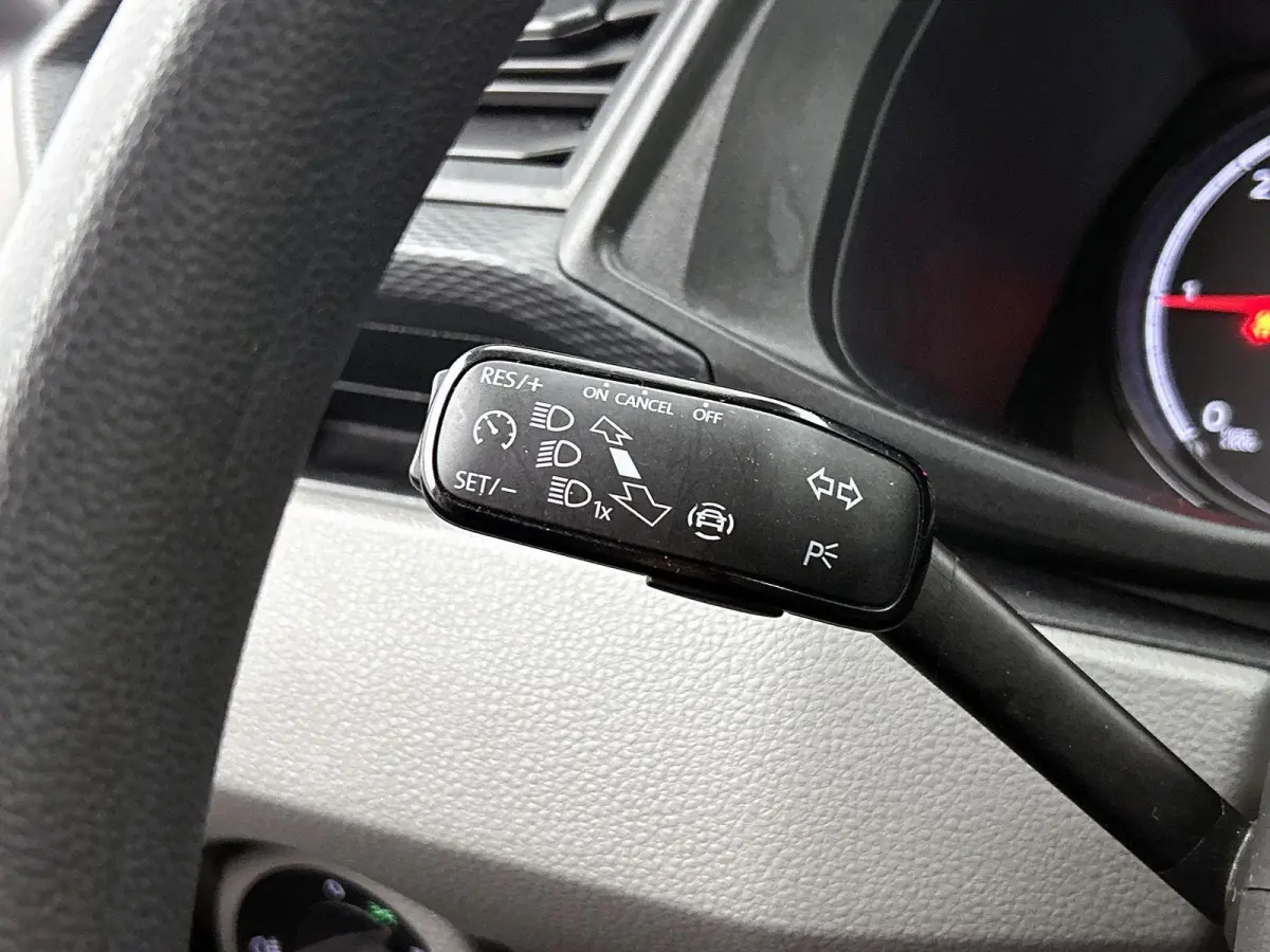 2.0 TDI L2H1 150 PK | Automaat | Airco | Voorstoelen verwarmd | Trekhaak | 9 zits | Radio | Navigatie |
