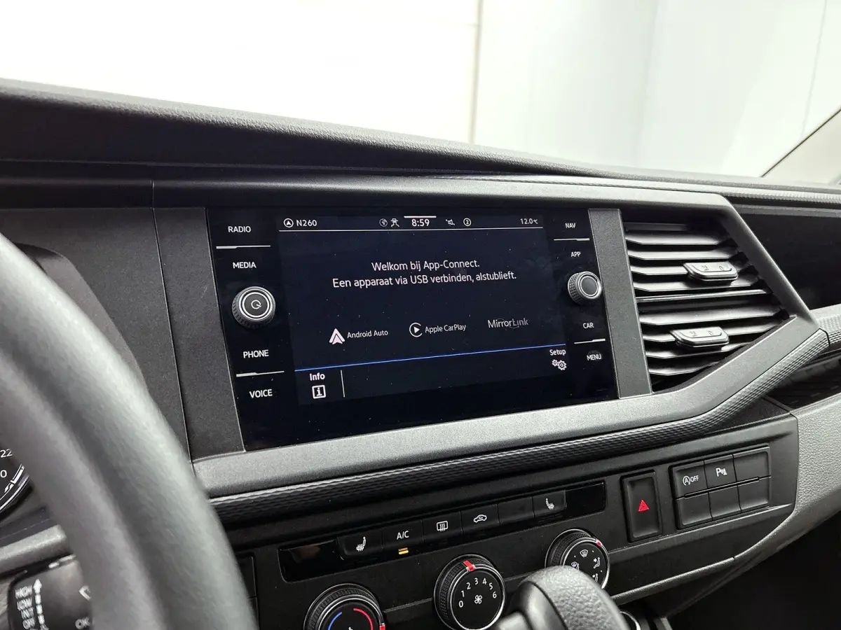 2.0 TDI L2H1 150 PK | Automaat | Airco | Voorstoelen verwarmd | Trekhaak | 9 zits | Radio | Navigatie |