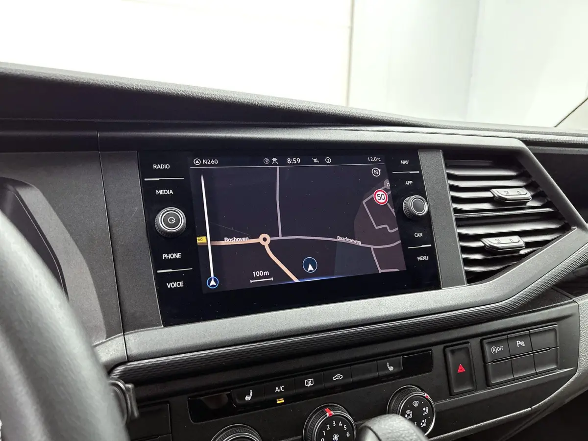 2.0 TDI L2H1 150 PK | Automaat | Airco | Voorstoelen verwarmd | Trekhaak | 9 zits | Radio | Navigatie |