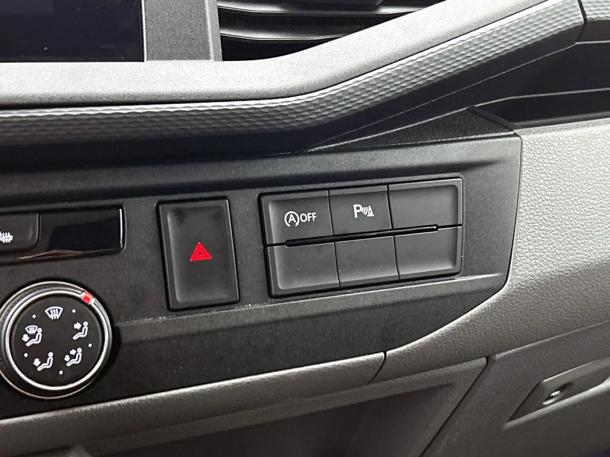 2.0 TDI L2H1 150 PK | Automaat | Airco | Voorstoelen verwarmd | Trekhaak | 9 zits | Radio | Navigatie |