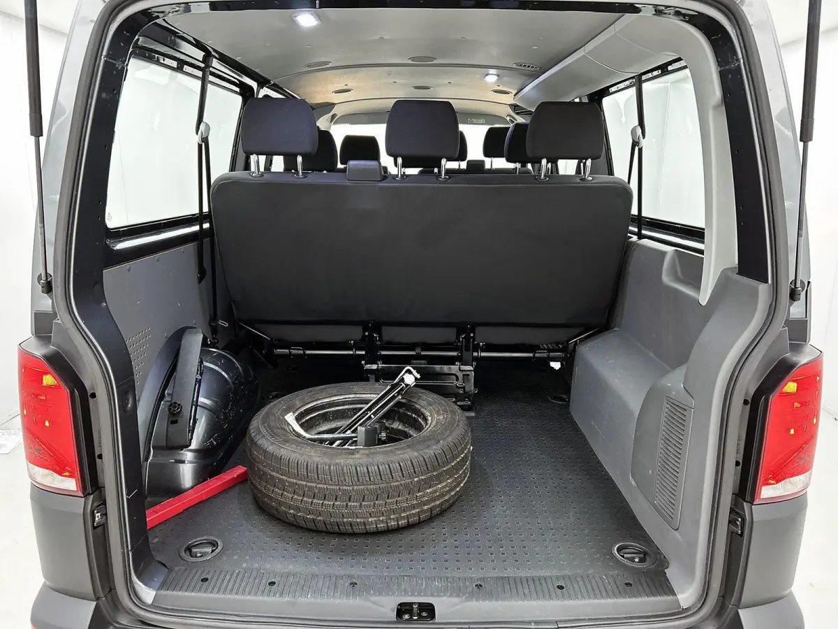 2.0 TDI L2H1 150 PK | Automaat | Airco | Voorstoelen verwarmd | Trekhaak | 9 zits | Radio | Navigatie |