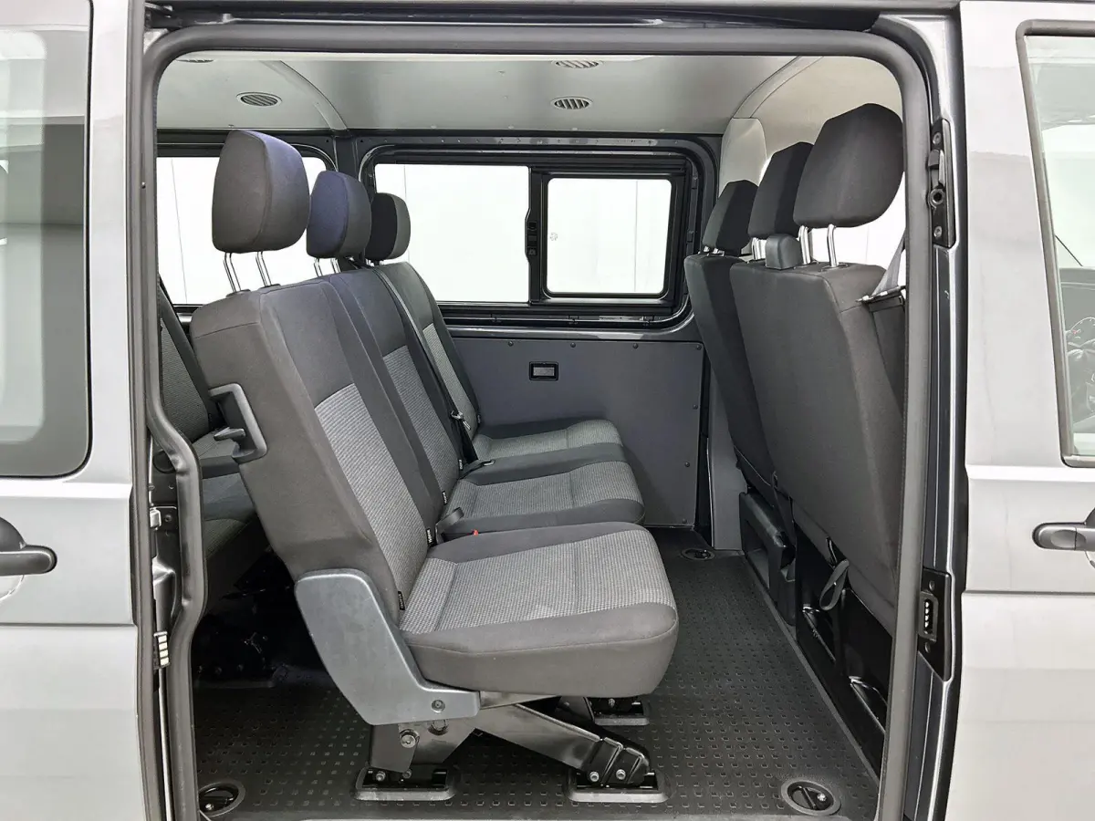 2.0 TDI L2H1 150 PK | Automaat | Airco | Voorstoelen verwarmd | Trekhaak | 9 zits | Radio | Navigatie |