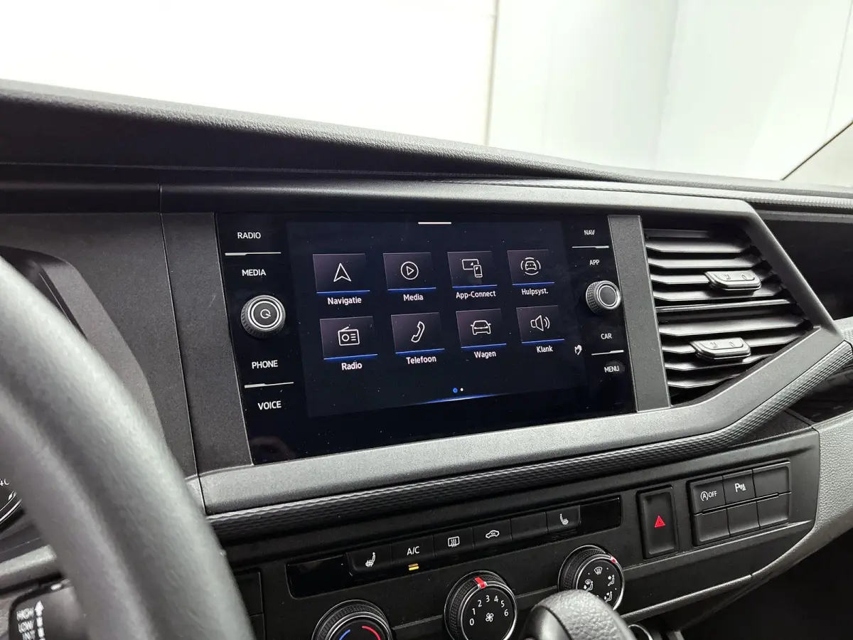 2.0 TDI L2H1 150 PK | Automaat | Airco | Voorstoelen verwarmd | Trekhaak | 9 zits | Radio | Navigatie |