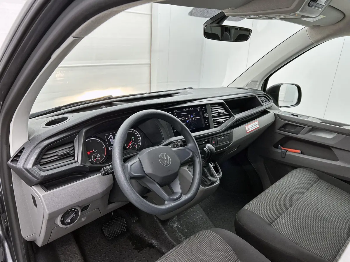2.0 TDI L2H1 150 PK | Automaat | Airco | Voorstoelen verwarmd | Trekhaak | 9 zits | Radio | Navigatie |