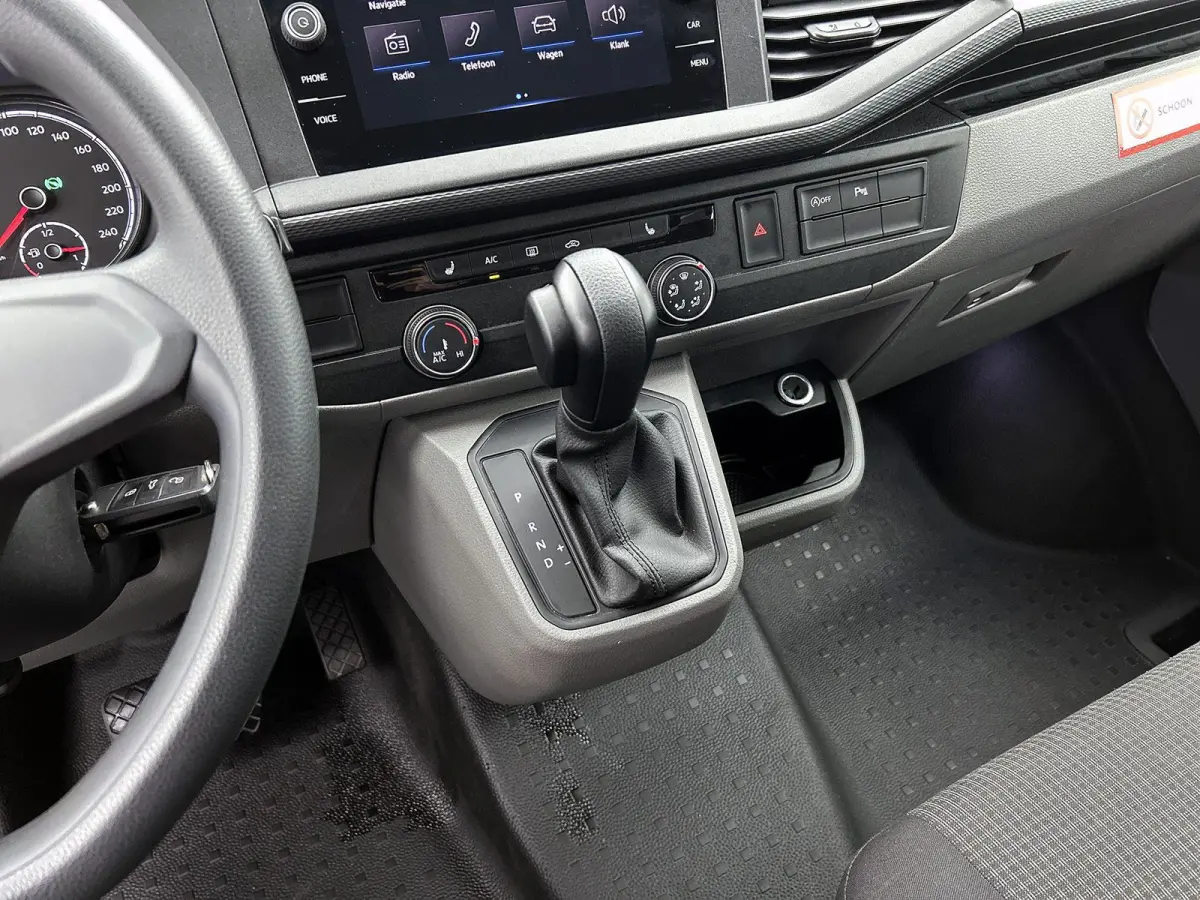 2.0 TDI L2H1 150 PK | Automaat | Airco | Voorstoelen verwarmd | Trekhaak | 9 zits | Radio | Navigatie |