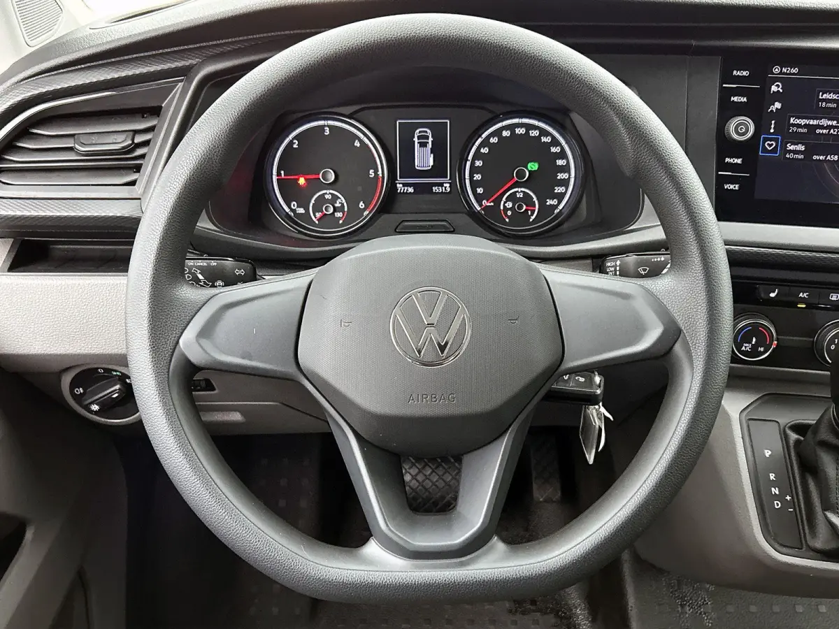 2.0 TDI L2H1 150 PK | Automaat | Airco | Voorstoelen verwarmd | Trekhaak | 9 zits | Radio | Navigatie |