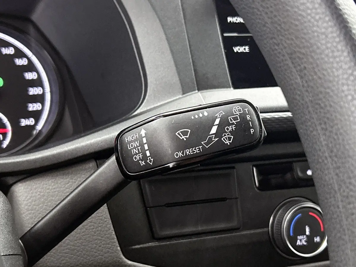 2.0 TDI L2H1 150 PK | Automaat | Airco | Voorstoelen verwarmd | Trekhaak | 9 zits | Radio | Navigatie |