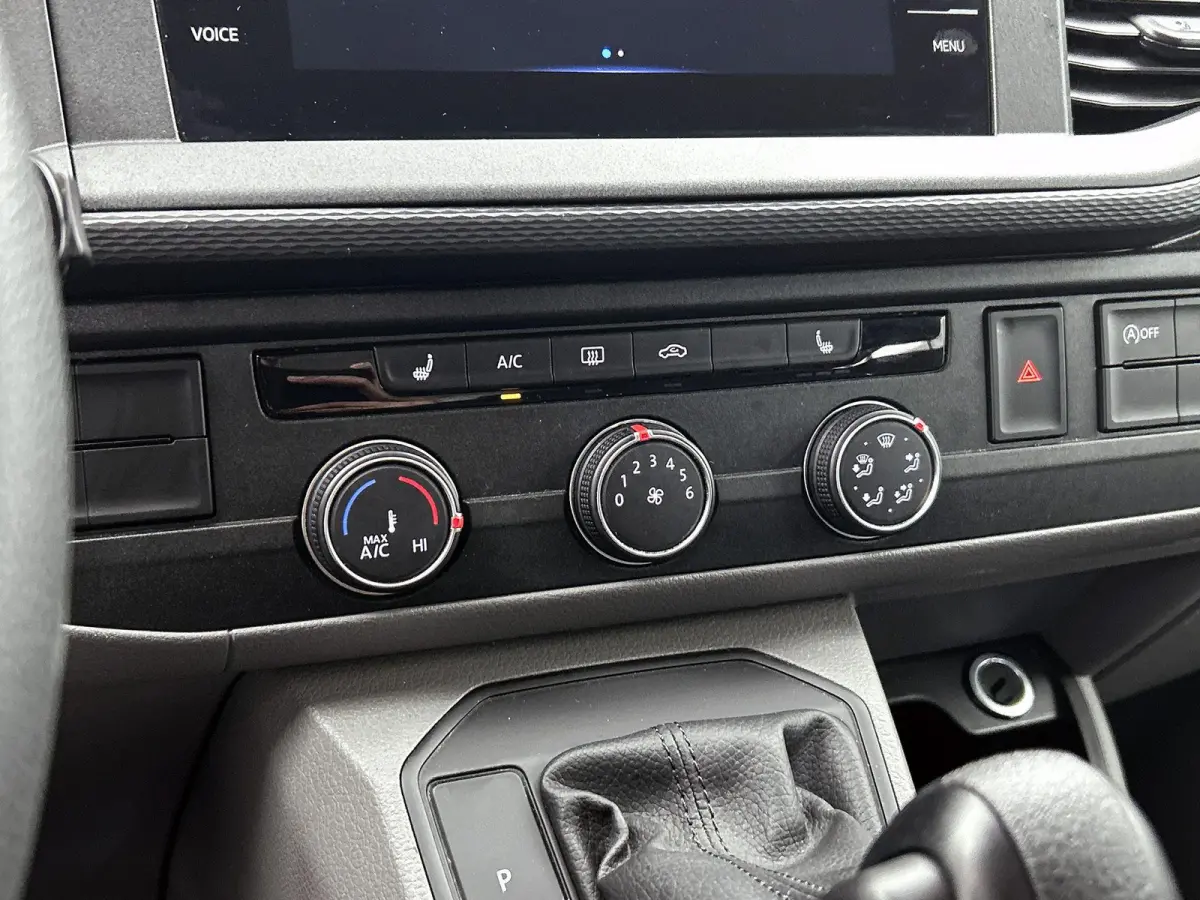 2.0 TDI L2H1 150 PK | Automaat | Airco | Voorstoelen verwarmd | Trekhaak | 9 zits | Radio | Navigatie |