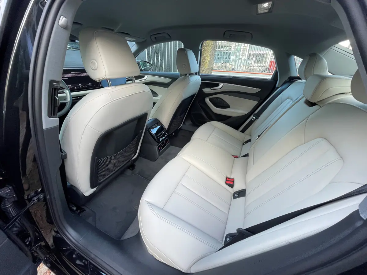 Advanced edition | Adaptive cruise control | Airconditioning 4-zones | Audi sound system