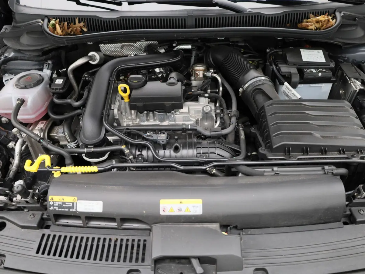 1.0 TSI Life Edition | Parkeersensoren achter | Achteruitrijcamera | Apple Carplay draadloos | Android Auto draadloos | Digitale cockpit | 15 inch lichtmetalen velgen |  Vierseizoensbanden