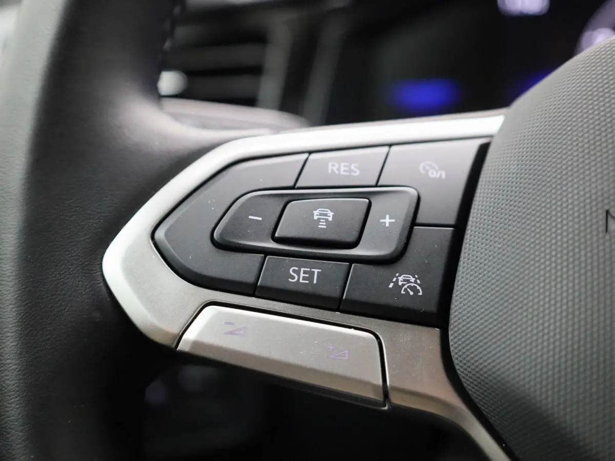 1.0 TSI Life Edition | Parkeersensoren achter | Achteruitrijcamera | Apple Carplay draadloos | Android Auto draadloos | Digitale cockpit | 15 inch lichtmetalen velgen |  Vierseizoensbanden