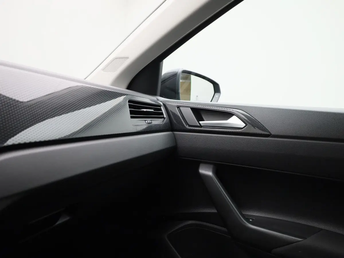 1.0 TSI Life Edition | Parkeersensoren achter | Achteruitrijcamera | Apple Carplay draadloos | Android Auto draadloos | Digitale cockpit | 15 inch lichtmetalen velgen |  Vierseizoensbanden