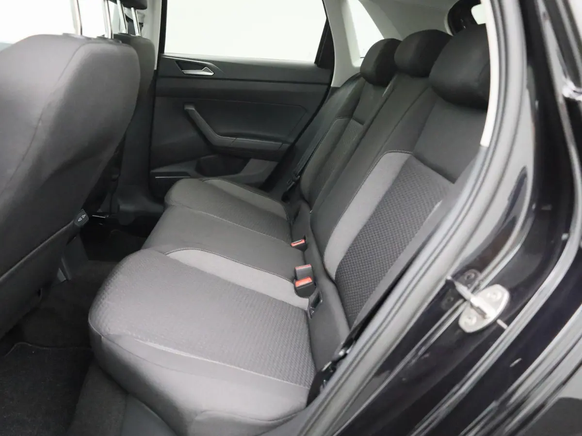 1.0 TSI Life Edition | Parkeersensoren achter | Achteruitrijcamera | Apple Carplay draadloos | Android Auto draadloos | Digitale cockpit | 15 inch lichtmetalen velgen |  Vierseizoensbanden
