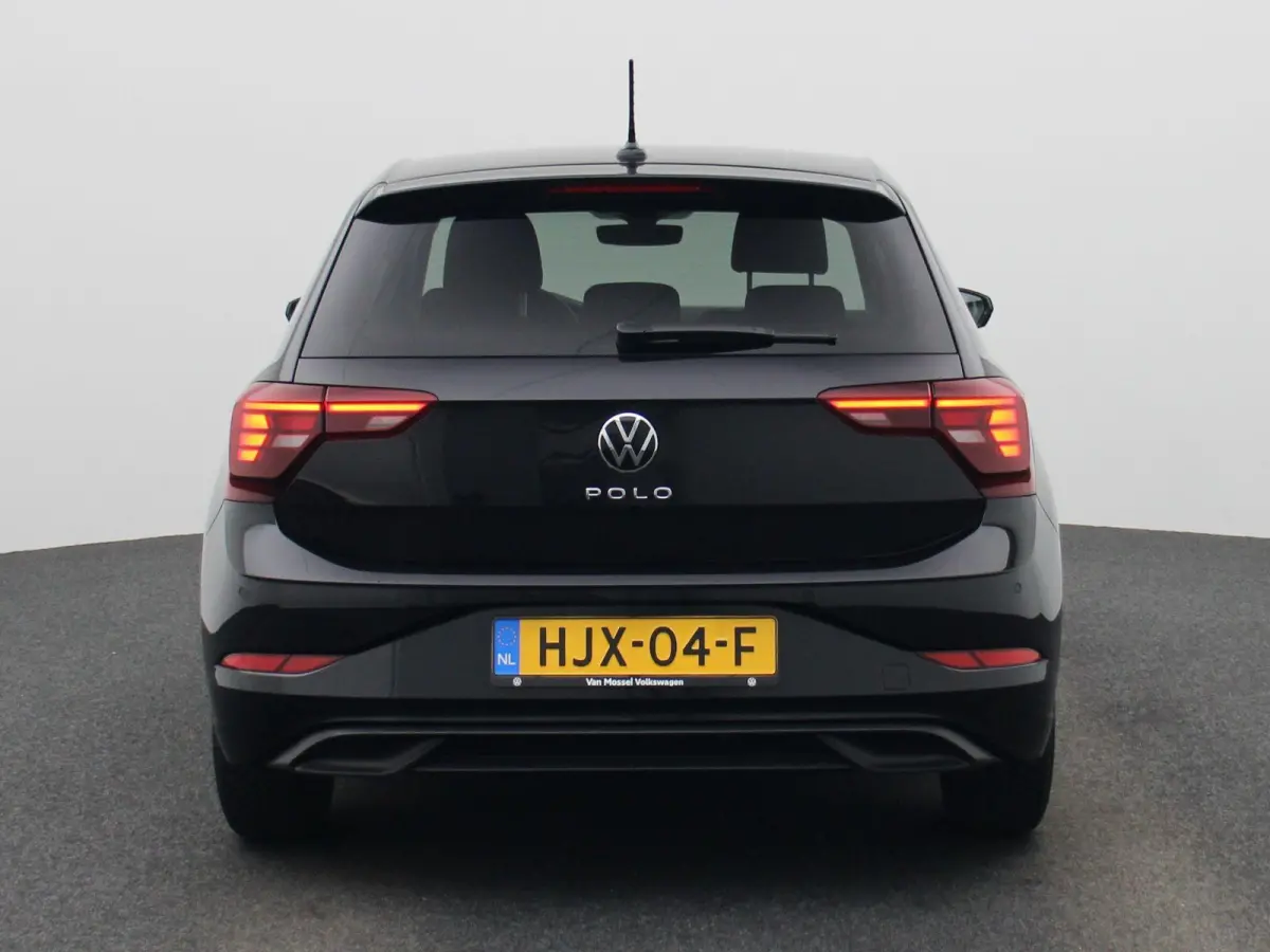 1.0 TSI Life Edition | Parkeersensoren achter | Achteruitrijcamera | Apple Carplay draadloos | Android Auto draadloos | Digitale cockpit | 15 inch lichtmetalen velgen |  Vierseizoensbanden