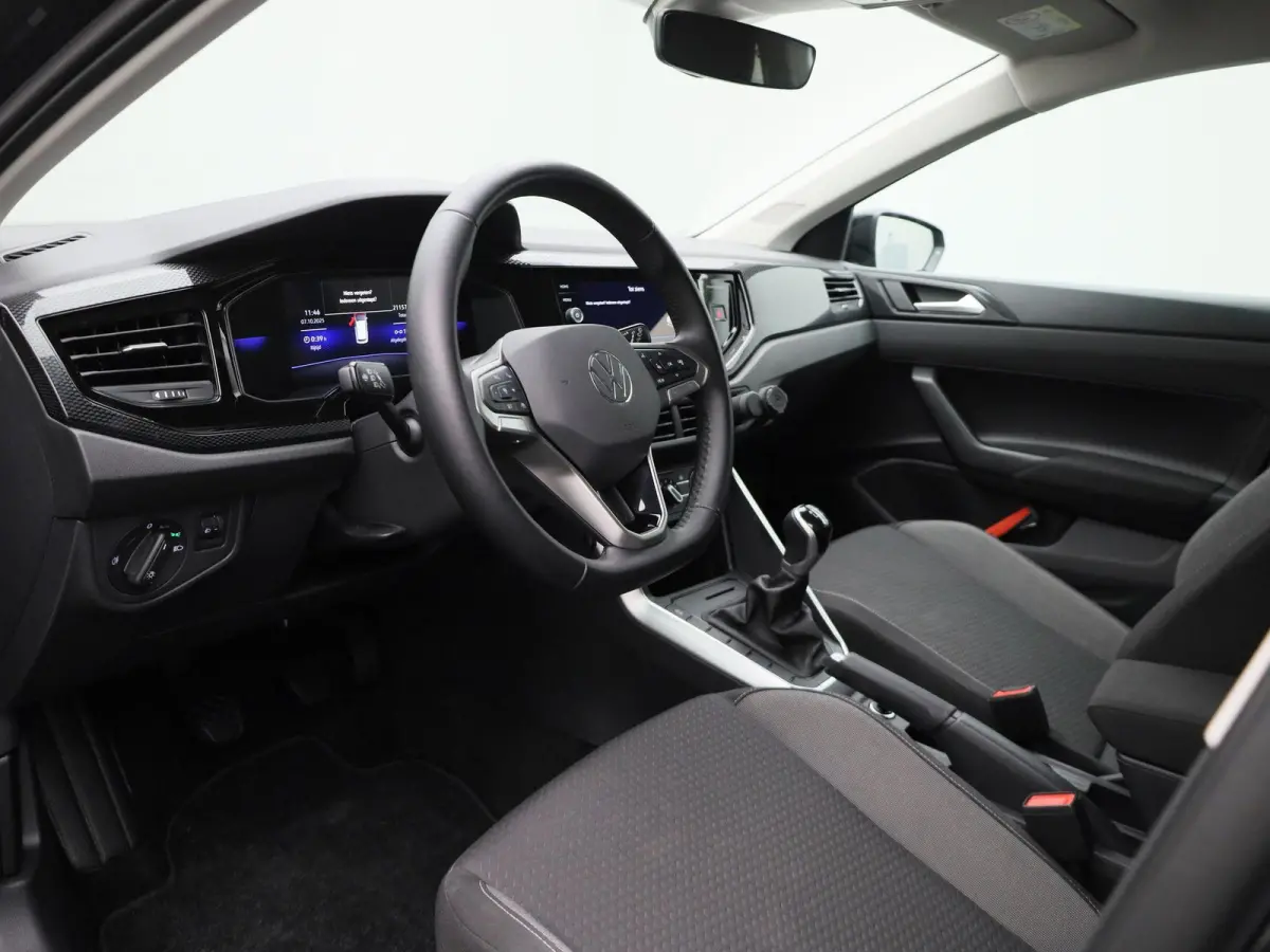 1.0 TSI Life Edition | Parkeersensoren achter | Achteruitrijcamera | Apple Carplay draadloos | Android Auto draadloos | Digitale cockpit | 15 inch lichtmetalen velgen |  Vierseizoensbanden