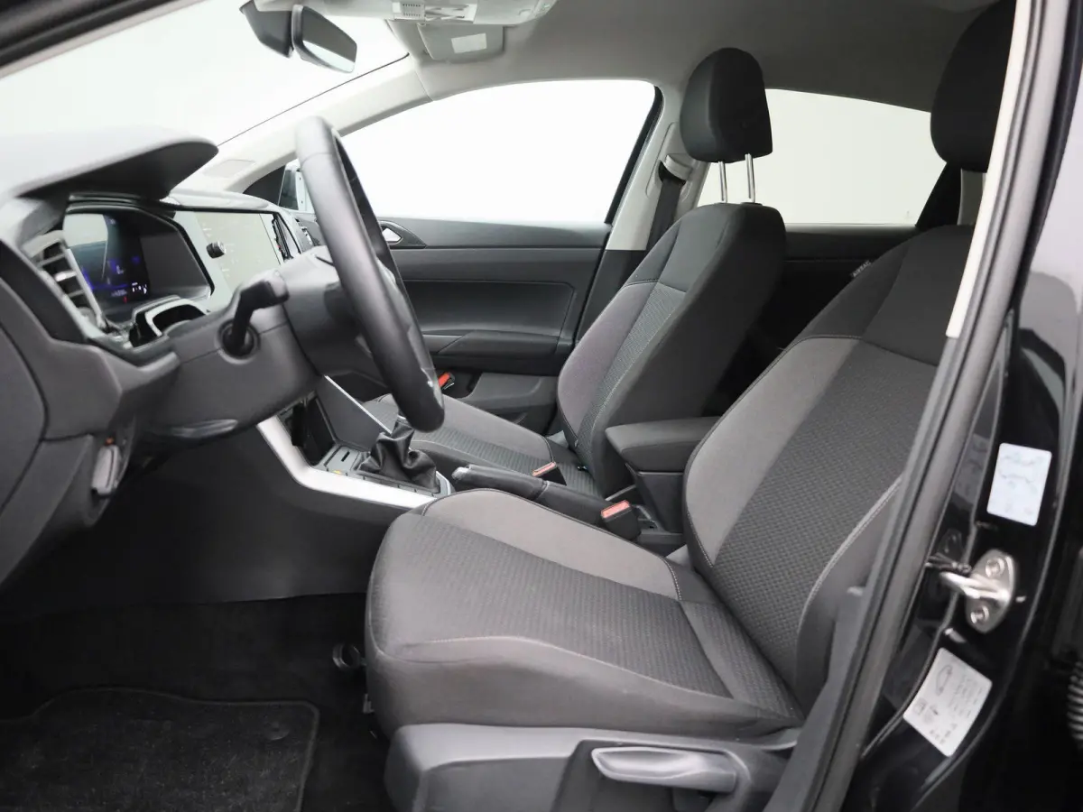 1.0 TSI Life Edition | Parkeersensoren achter | Achteruitrijcamera | Apple Carplay draadloos | Android Auto draadloos | Digitale cockpit | 15 inch lichtmetalen velgen |  Vierseizoensbanden