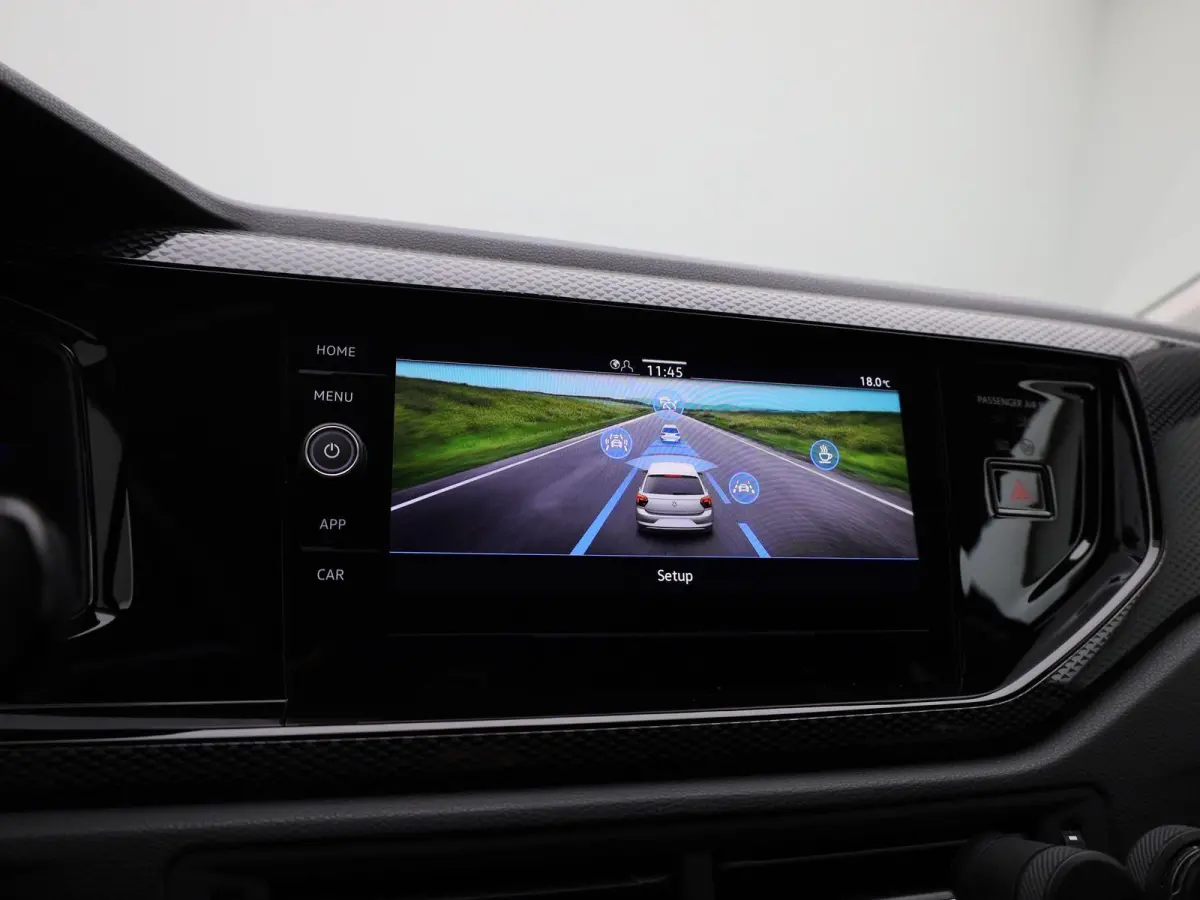 1.0 TSI Life Edition | Parkeersensoren achter | Achteruitrijcamera | Apple Carplay draadloos | Android Auto draadloos | Digitale cockpit | 15 inch lichtmetalen velgen |  Vierseizoensbanden