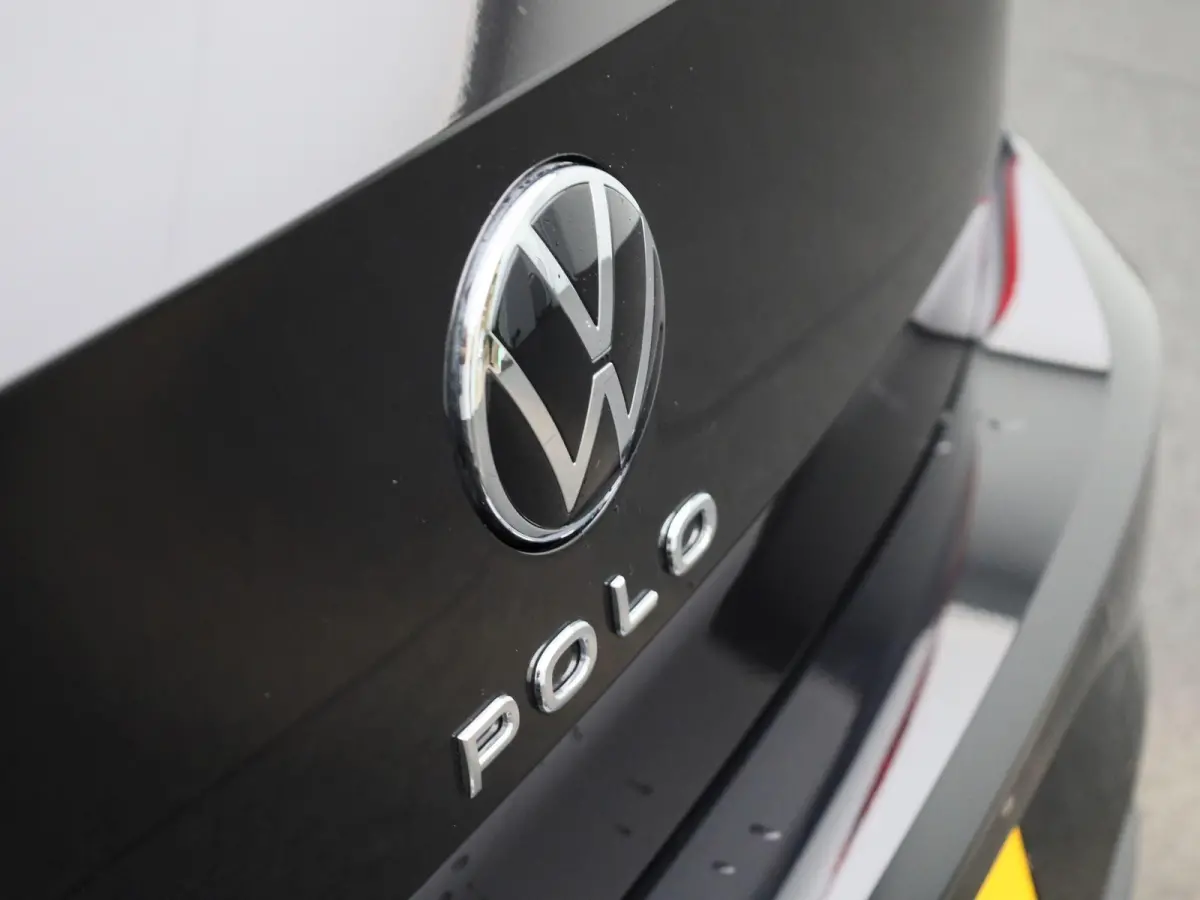 1.0 TSI Life Edition | Parkeersensoren achter | Achteruitrijcamera | Apple Carplay draadloos | Android Auto draadloos | Digitale cockpit | 15 inch lichtmetalen velgen |  Vierseizoensbanden