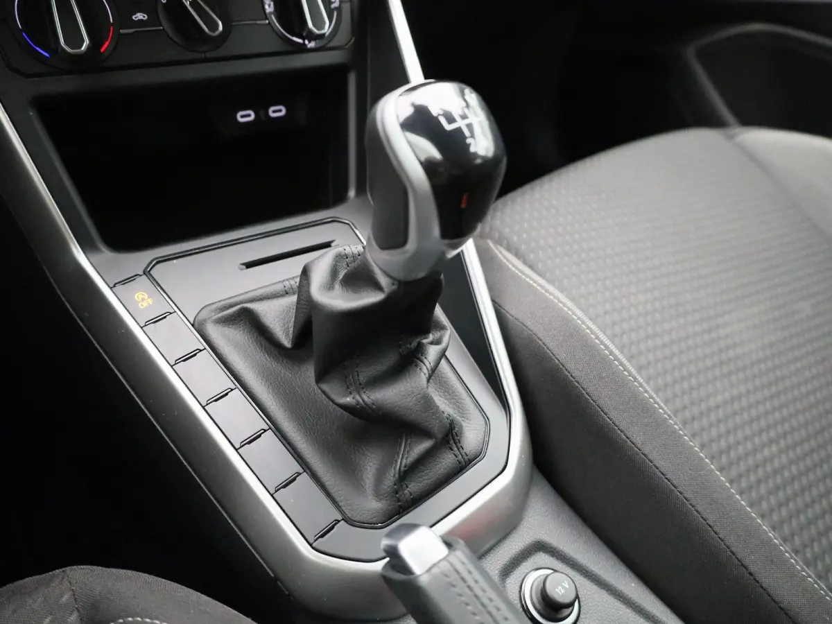 1.0 TSI Life Edition | Parkeersensoren achter | Achteruitrijcamera | Apple Carplay draadloos | Android Auto draadloos | Digitale cockpit | 15 inch lichtmetalen velgen |  Vierseizoensbanden