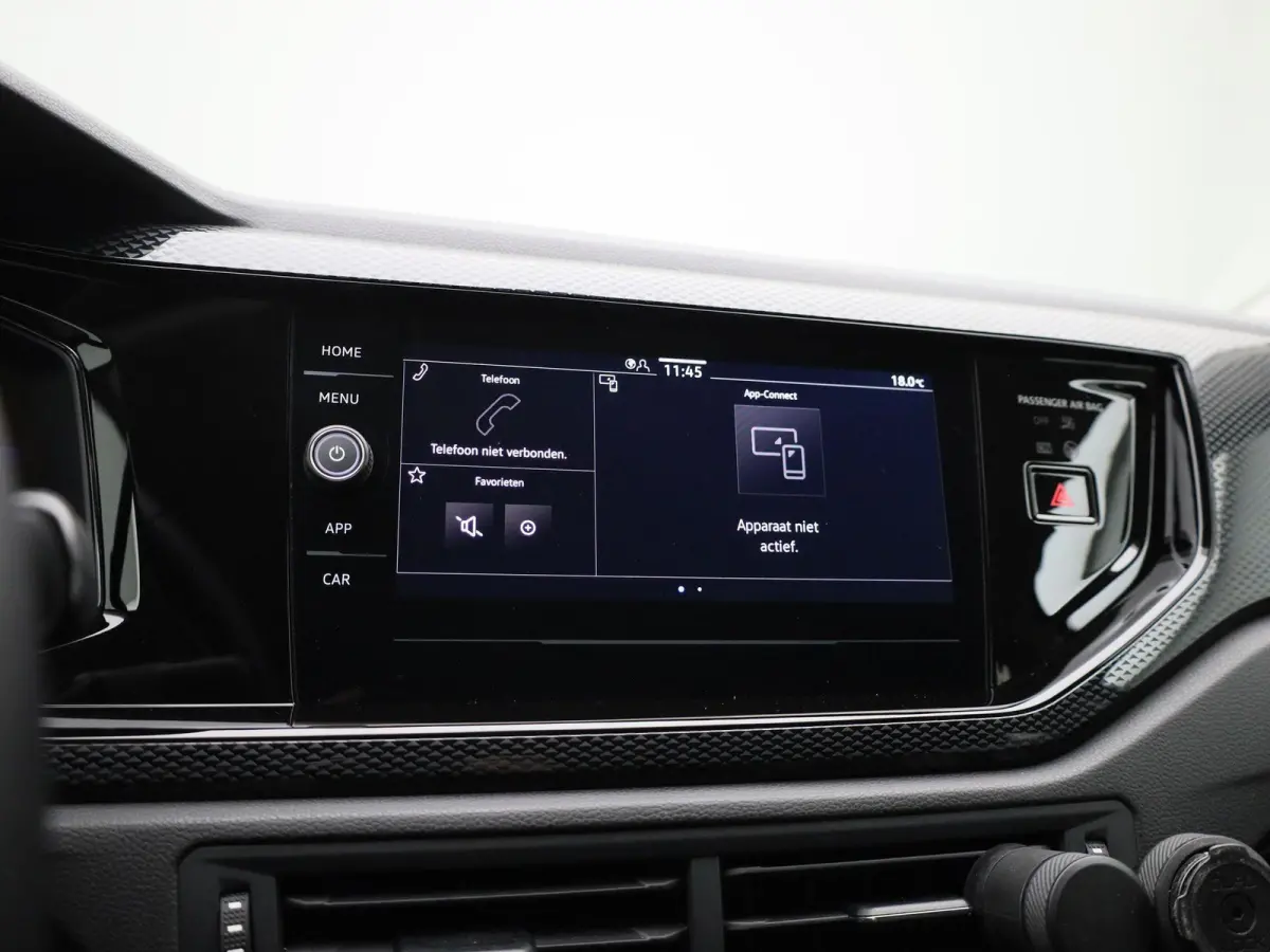 1.0 TSI Life Edition | Parkeersensoren achter | Achteruitrijcamera | Apple Carplay draadloos | Android Auto draadloos | Digitale cockpit | 15 inch lichtmetalen velgen |  Vierseizoensbanden