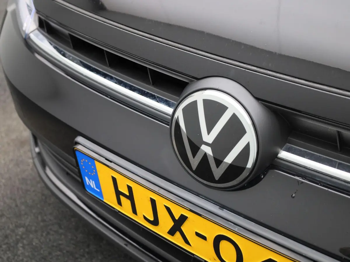 1.0 TSI Life Edition | Parkeersensoren achter | Achteruitrijcamera | Apple Carplay draadloos | Android Auto draadloos | Digitale cockpit | 15 inch lichtmetalen velgen |  Vierseizoensbanden