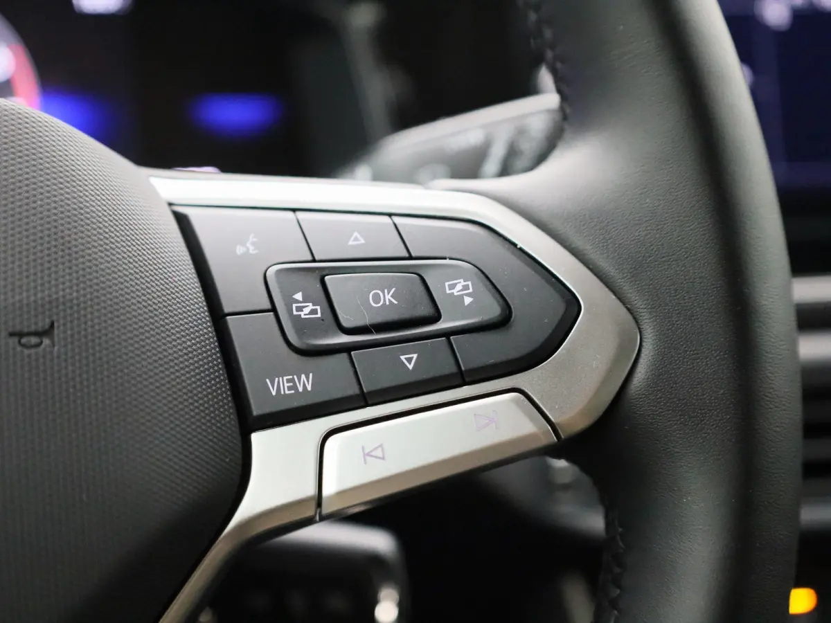 1.0 TSI Life Edition | Parkeersensoren achter | Achteruitrijcamera | Apple Carplay draadloos | Android Auto draadloos | Digitale cockpit | 15 inch lichtmetalen velgen |  Vierseizoensbanden