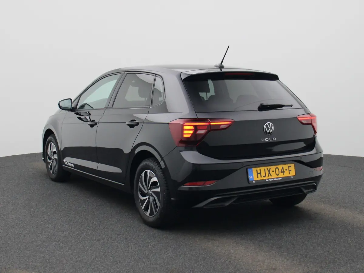 1.0 TSI Life Edition | Parkeersensoren achter | Achteruitrijcamera | Apple Carplay draadloos | Android Auto draadloos | Digitale cockpit | 15 inch lichtmetalen velgen |  Vierseizoensbanden