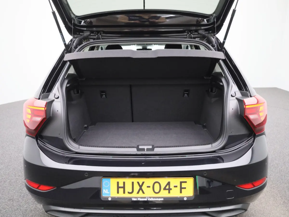 1.0 TSI Life Edition | Parkeersensoren achter | Achteruitrijcamera | Apple Carplay draadloos | Android Auto draadloos | Digitale cockpit | 15 inch lichtmetalen velgen |  Vierseizoensbanden