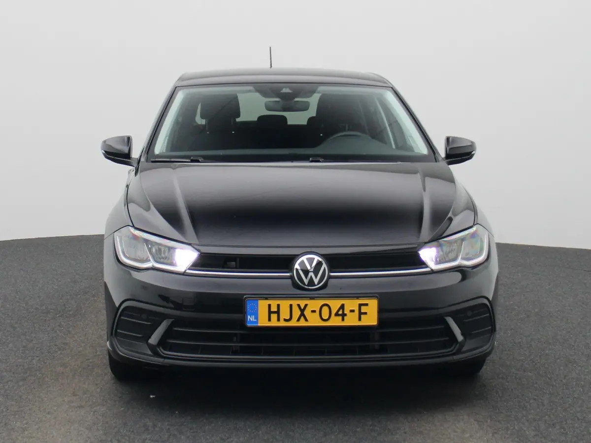 1.0 TSI Life Edition | Parkeersensoren achter | Achteruitrijcamera | Apple Carplay draadloos | Android Auto draadloos | Digitale cockpit | 15 inch lichtmetalen velgen |  Vierseizoensbanden
