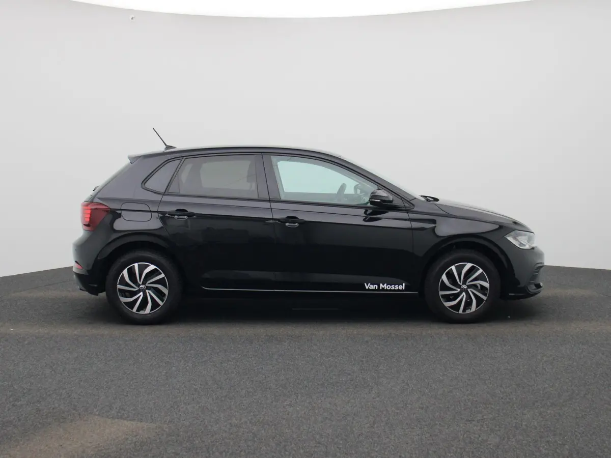 1.0 TSI Life Edition | Parkeersensoren achter | Achteruitrijcamera | Apple Carplay draadloos | Android Auto draadloos | Digitale cockpit | 15 inch lichtmetalen velgen |  Vierseizoensbanden